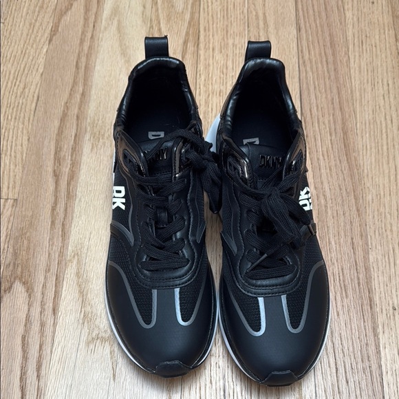 DKNY Sneakers Black and White - Picture 2 of 5